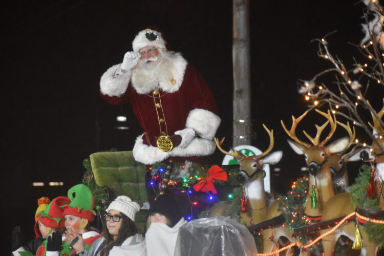 Drizzle Doesn’t Dampen Holiday Revelry at Wheeling's Fantasy in Lights Parade